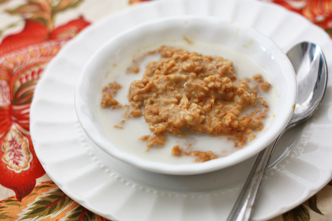 Warm, filling, and just sweet enough - These Baked Pumpkin Steel Cut Oats are a perfect fall breakfast! 