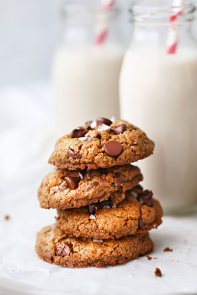 Gluten Free & Paleo Flourless Almond Flour Chocolate Chip Cookies from One Lovely Life