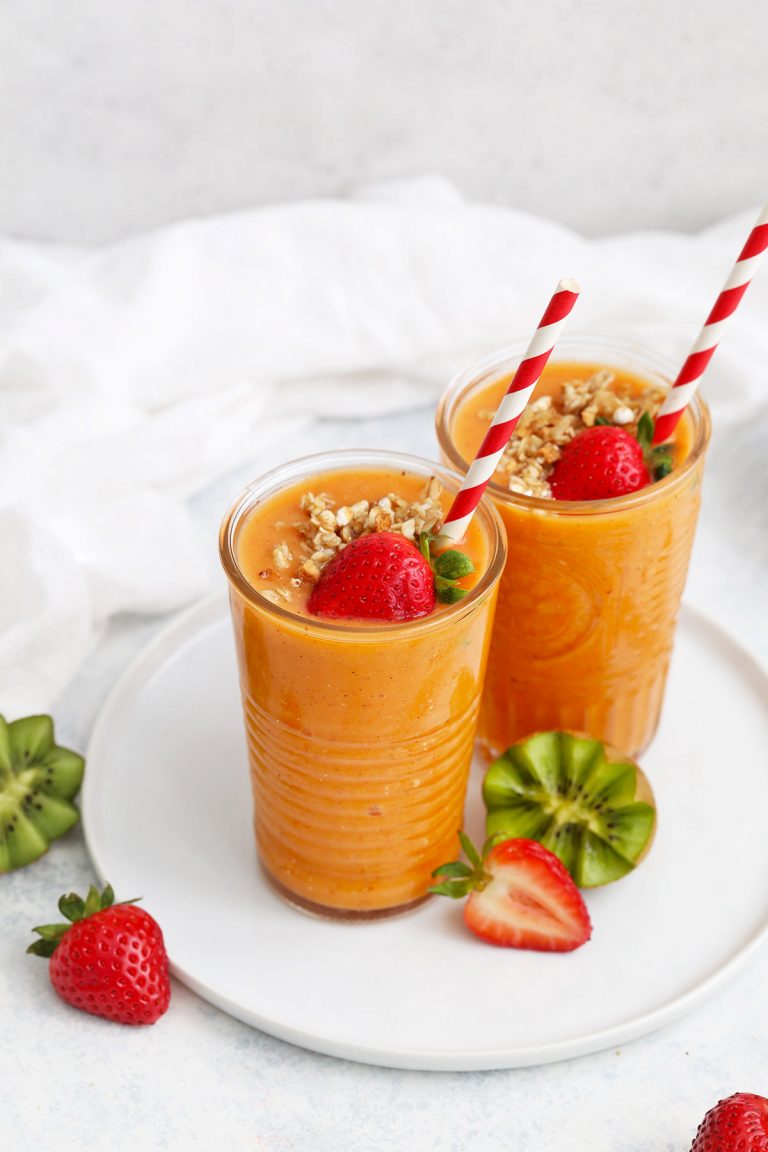 Strawberry Mango Smoothie (Paleo & Vegan)