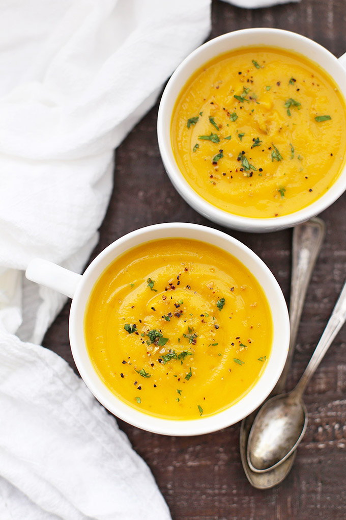 Roasted Butternut Squash Soup - An easy budget friendly dinner idea! (Gluten free, vegan, paleo AND Whole30 approved!) 