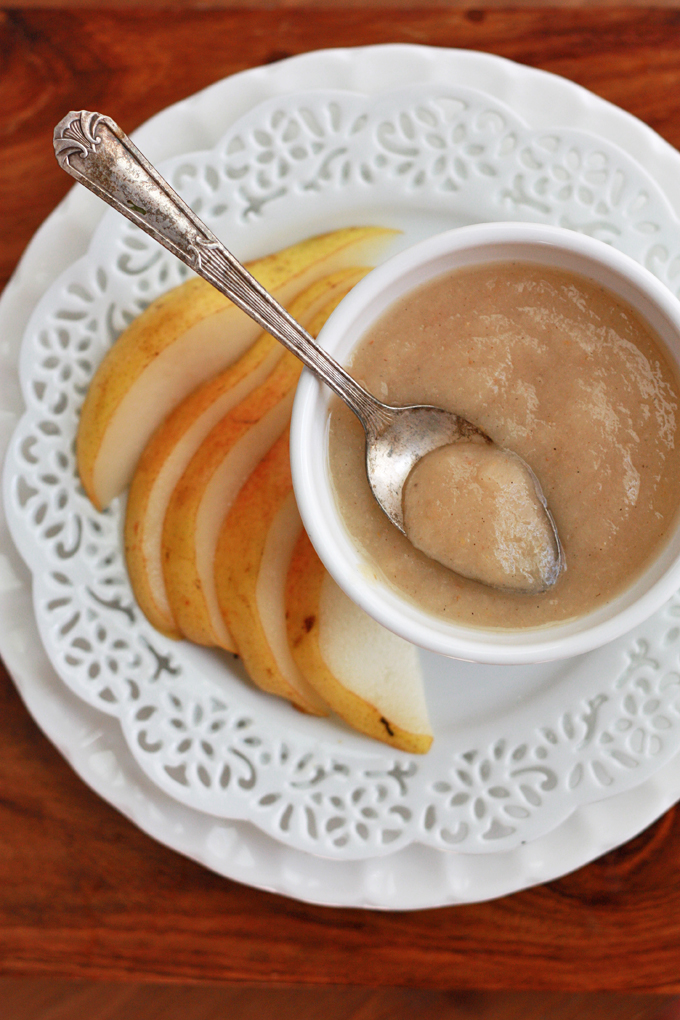 Vanilla Spice Pear Sauce - gorgeous, slightly spiced pear sauce from www.onelovelylife.com