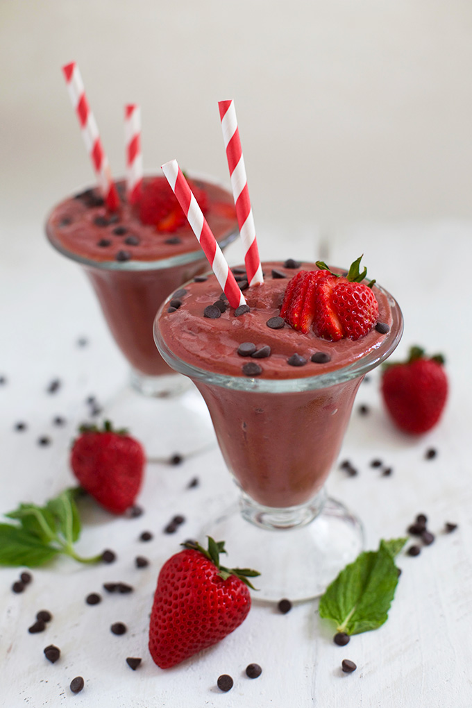 This Chocolate Strawberry Shake is a healthier take on dessert. Make from good-for-you ingredients and tastes amazing!