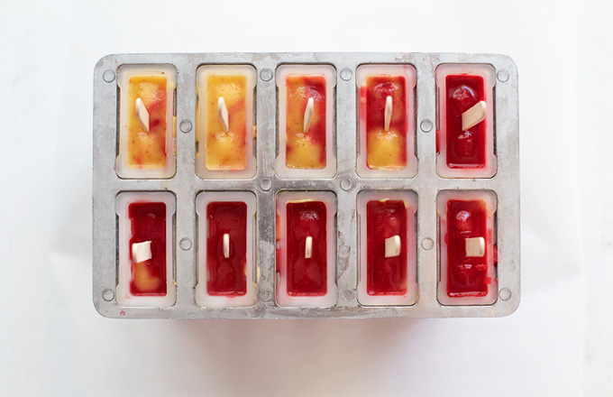 Fresh, bright Peach and Raspberry Popsicles. These are so pretty!