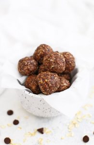 No Bake Cookie Energy Bites - Chocolate Peanut Butter Energy Bites with Coconut. These are so delicious! Gluten free, vegan, and perfect for packing in lunches.