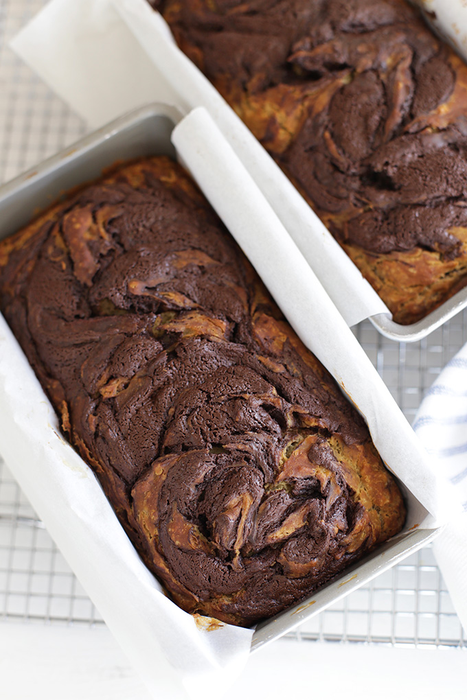 Chocolate Swirl Banana Bread - Naturally sweetened banana bread, swirled with a cinnamon-chocolate layer that's absolutely delicious! 