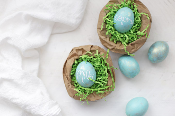 How to Make Personalized Robins Eggs - From names to monograms, these are such a cute Easter table setting! 