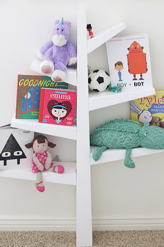 The CUTEST tree bookshelf from @babycubby. Perfect for books, toys, or playing! 