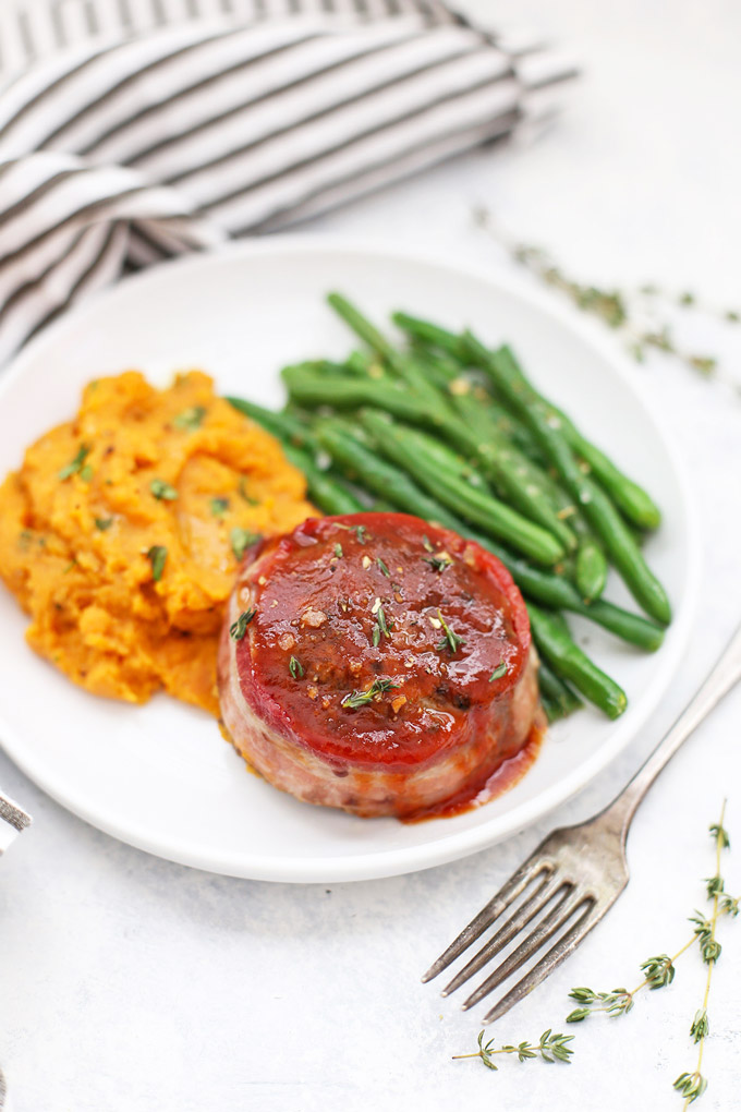 Whole30 & Paleo Meatloaf Minis! Barbecue bacon meatloaf minis are amazing! 