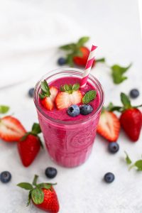 Tropical Strawberry Pitaya Smoothie - This pretty dragonfruit smoothie is so delicious! My whole family loves it! (Paleo or vegan)