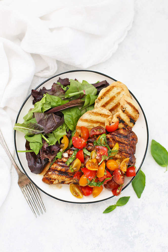 Bruschetta Grilled Chicken - This balsamic grilled chicken is topped with a fresh tomato basil bruschetta topping. I love the balsamic marinade! (Paleo, Gluten Free)