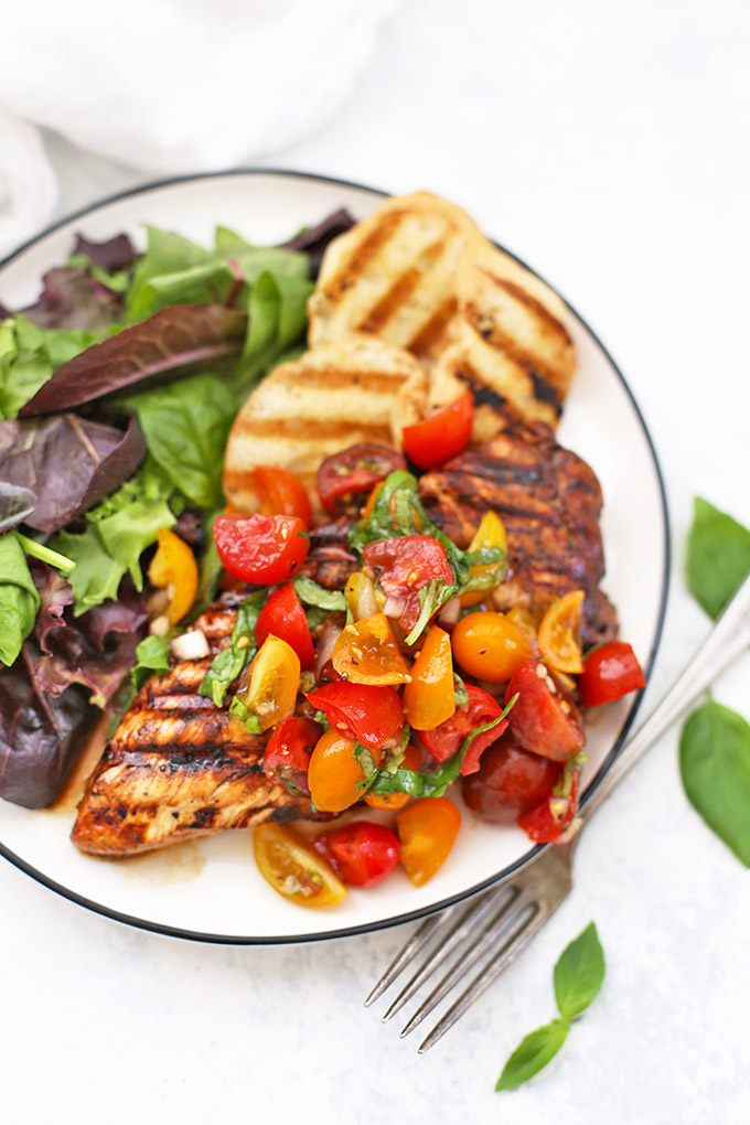 Grilled Bruschetta Chicken - Balsamic marinated chicken with a fresh tomato basil topping. This is SO fresh and delicious! (Paleo & Gluten Free) 