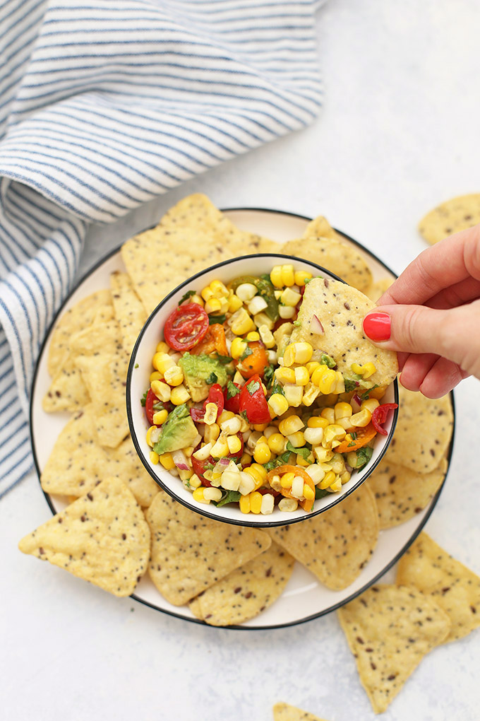Fresh Corn Salad or Fresh Corn Salsa - Serve it as a side dish or pile this on top of burrito bowls, use it in meal prep, or use as chip dip! Gluten free, vegan // gluten free // dairy free // corn dip // corn salsa // corn salad //