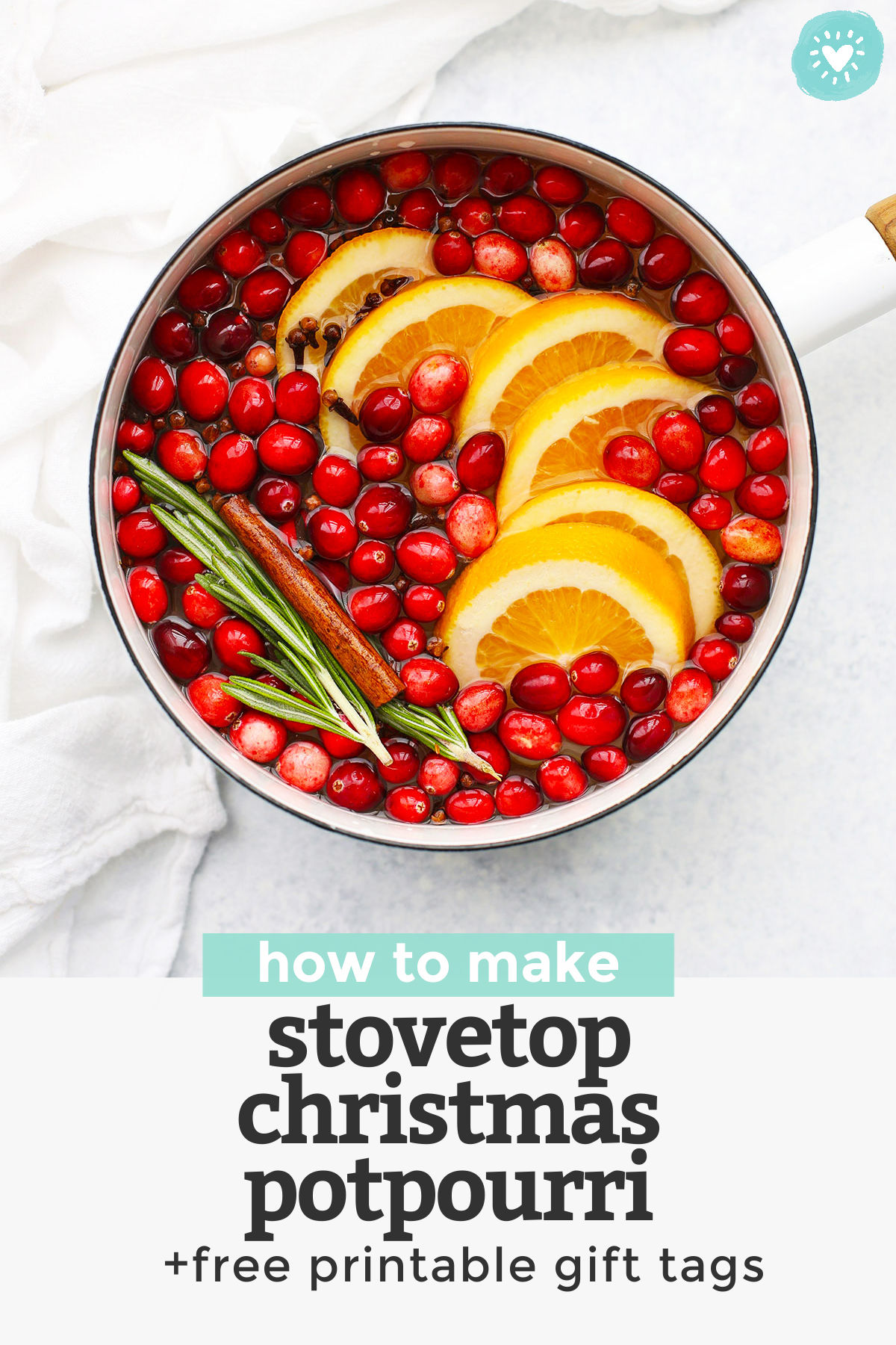 How to Make Stovetop Christmas Potpourri - This holiday potpourri recipe is like bottling up the Christmas smell! It's a great way to make your home smell like the holidays and makes a fantastic gift. Click for a how-to video and FREE PRINTABLE gift tags for gifting! #freeprintable #gifttags #printablegifttags // gift tags // free printable gift tags // free Christmas printable