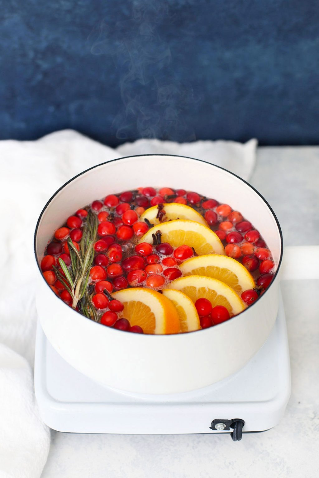 Stovetop Christmas Potpourri (+FREE Printable Tags!)