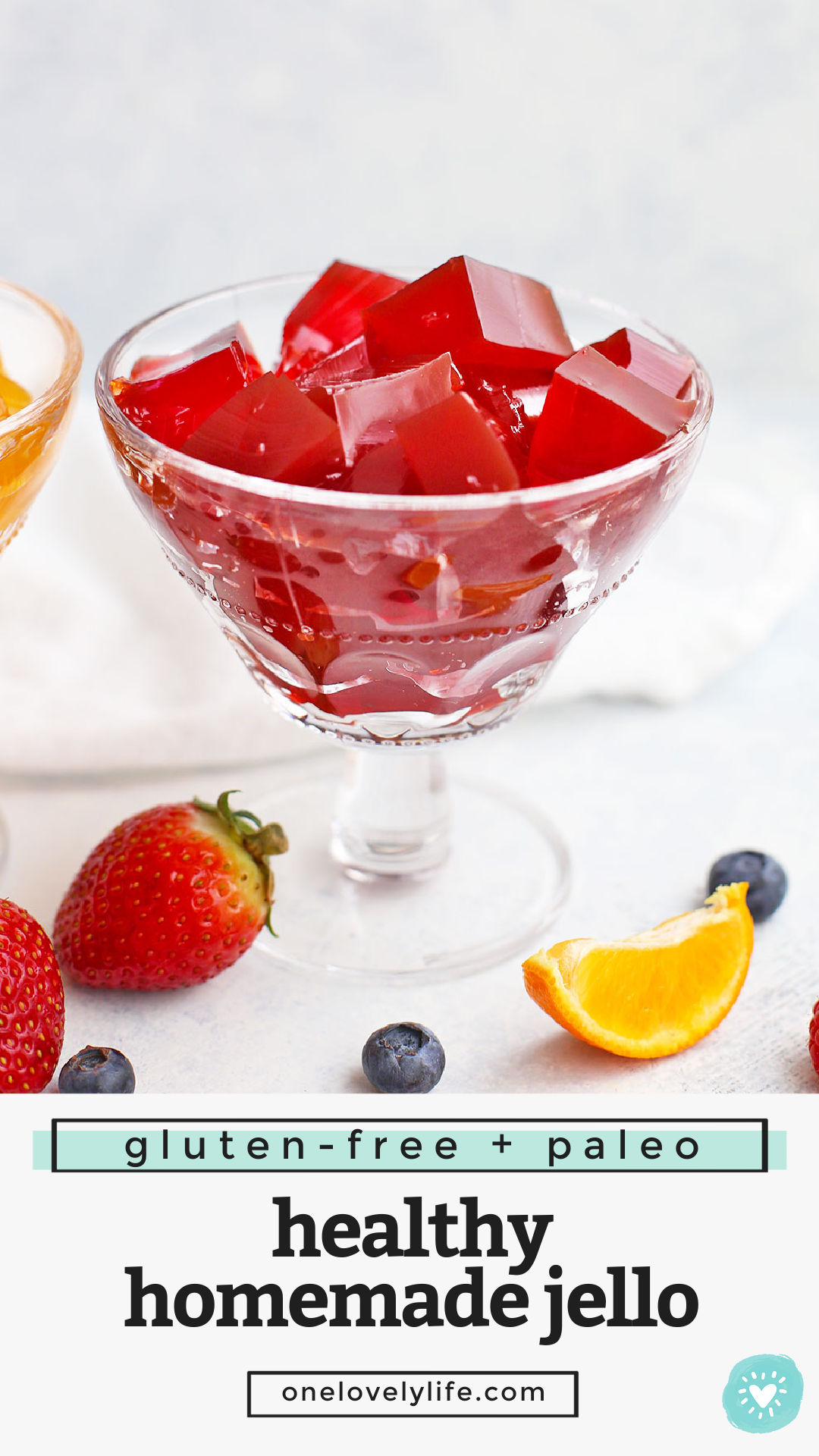 How to Make Healthy Homemade Jello - Yes, really! This homemade gelatin recipe is made from natural ingredients, and natural sweeteners, without any dye or additives. (Dairy free, gluten free & paleo approved!) // paleo jello // homemade jello recipe // homemade gelatin recipe // healthy gelatin #jello #gelatin #healthysnack #healthytreat