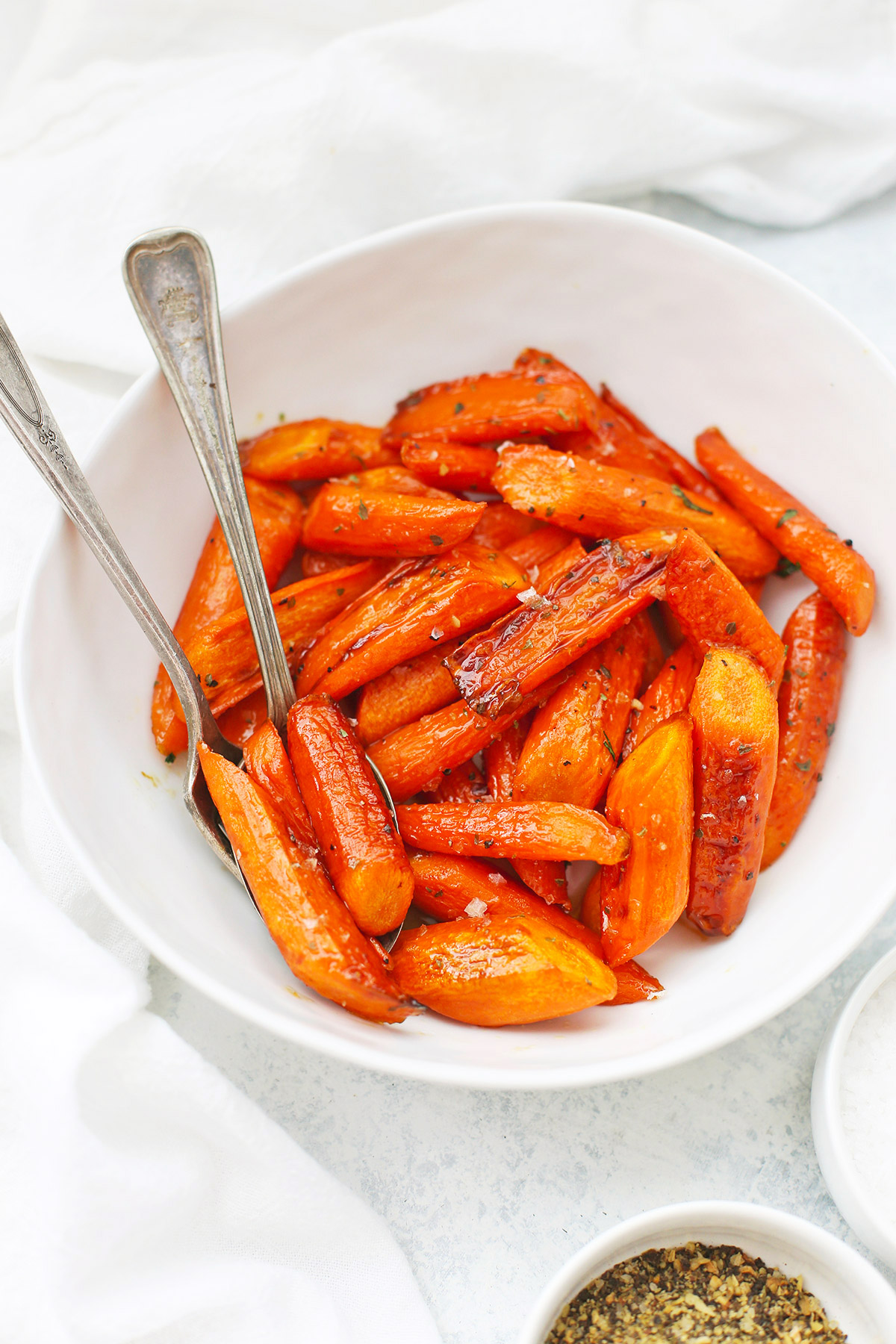 Maple glaserede ristede gulerødder fra et dejligt liv