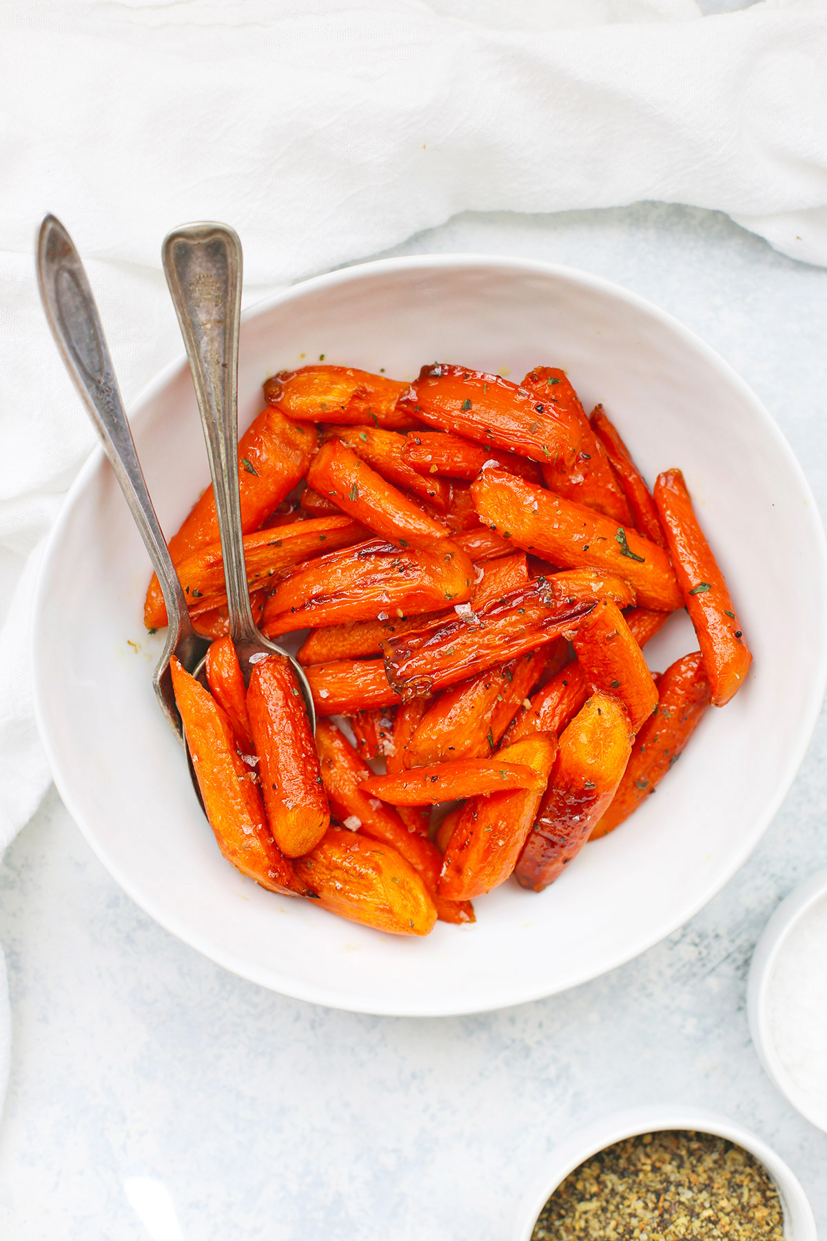 Ahorn glasierte geröstete Karotten von One Lovely Life