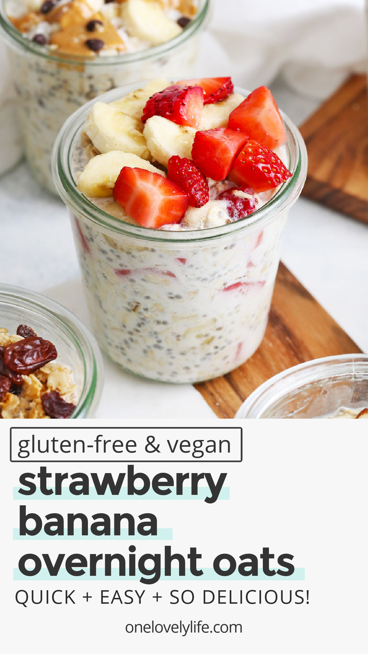 Strawberry Banana Overnight Oats - Creamy overnight oats with bananas and fresh strawberries. This strawberry overnight oats recipe is delicious on a busy morning! (Gluten-free, vegan) // Meal Prep Breakfast // Strawberry Overnight Oats // Healthy Breakfast