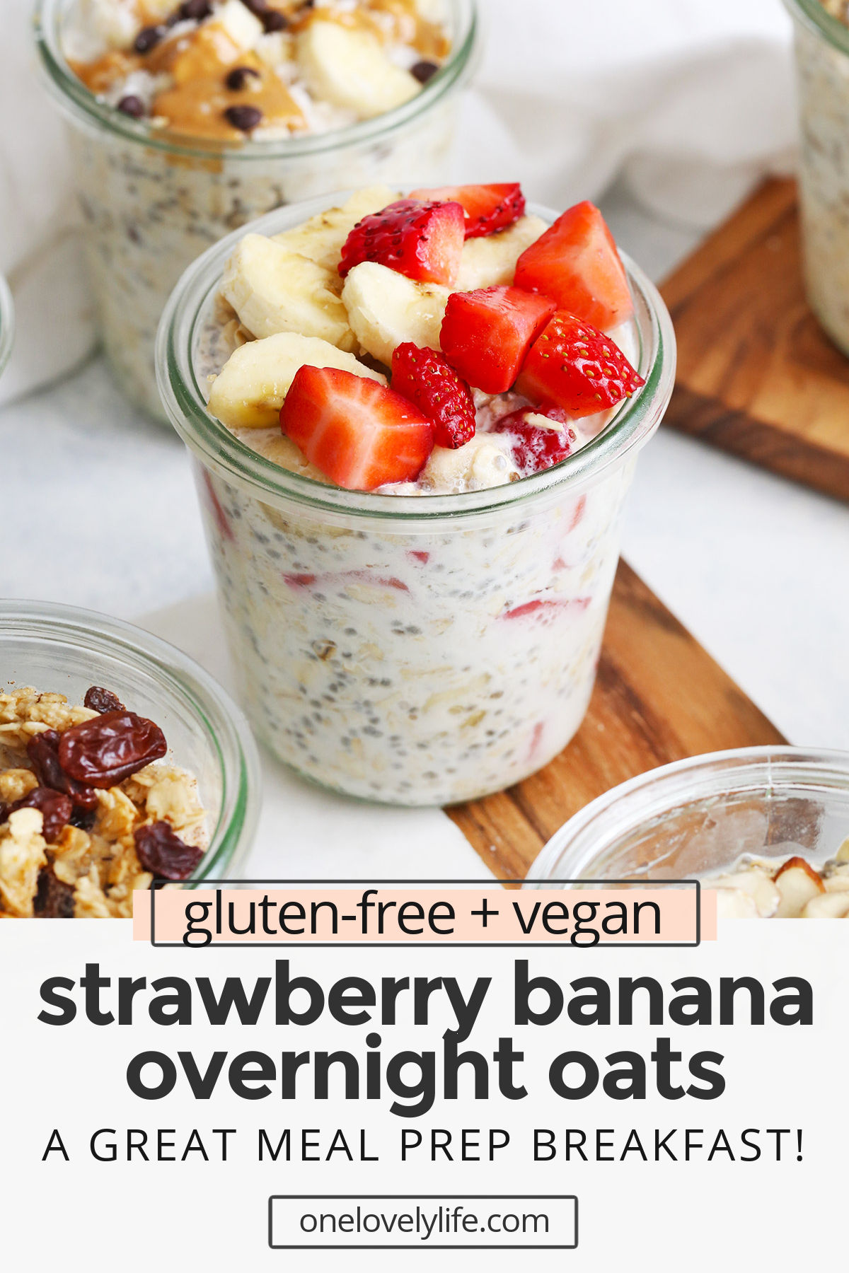 Strawberry Banana Overnight Oats - Creamy overnight oats with bananas and fresh strawberries. This strawberry overnight oats recipe is delicious on a busy morning! (Gluten-free, vegan) // Meal Prep Breakfast // Strawberry Overnight Oats // Healthy Breakfast / strawberry overnight oats recipe / healthy breakfast ideas / gluten free breakfast / vegan breakfast / strawberry overnight oatmeal