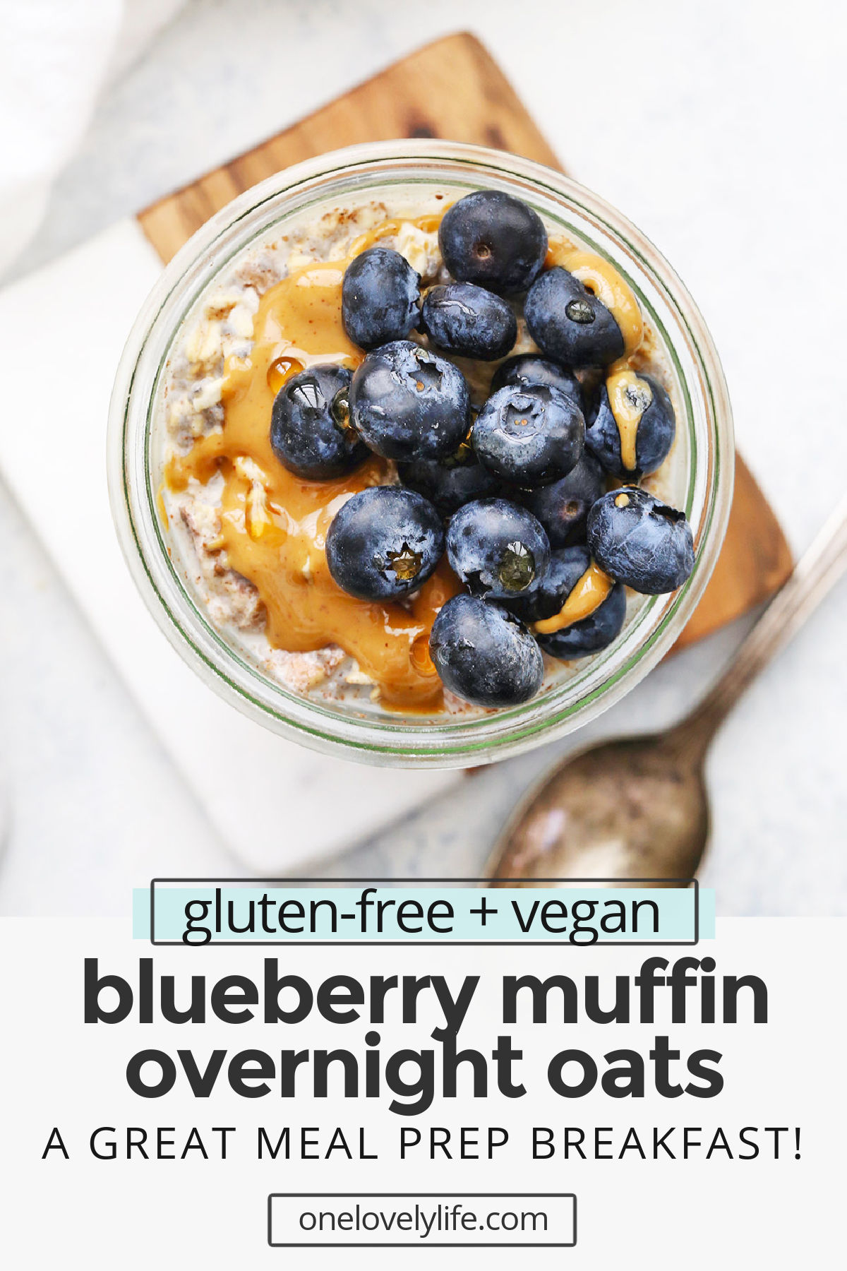 Blueberry Muffin Overnight Oats - Creamy, delicious overnight oats with a blueberry muffin twist!  You'll love this yummy meal prep breakfast! (Gluten-free, vegan) // Meal Prep Breakfast // Blueberry Overnight Oats recipe // Healthy Breakfast // blueberry overnight oatmeal // blueberry muffin overnight oatmeal recipe