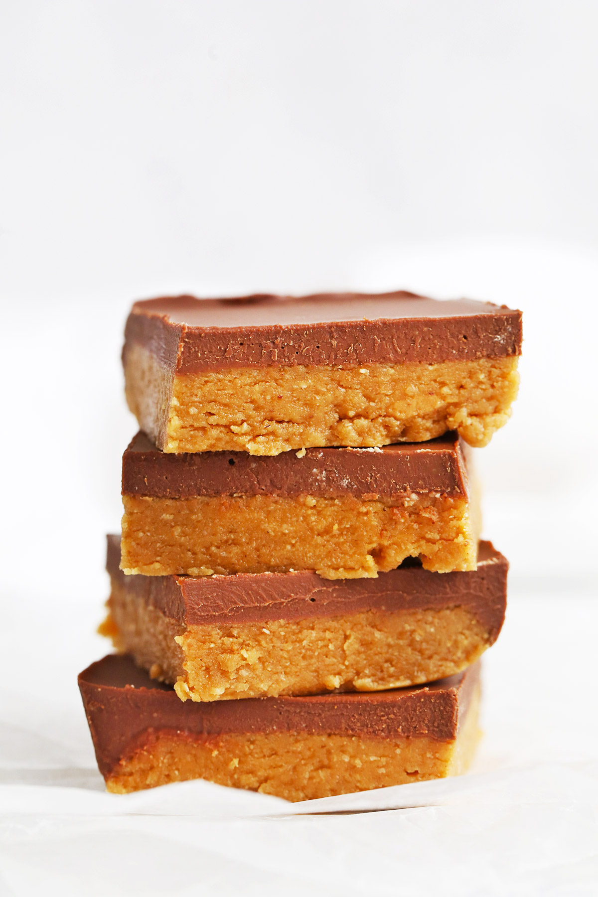 Healthy No Bake Chocolate Peanut Butter Bars (Gluten Free + Vegan)