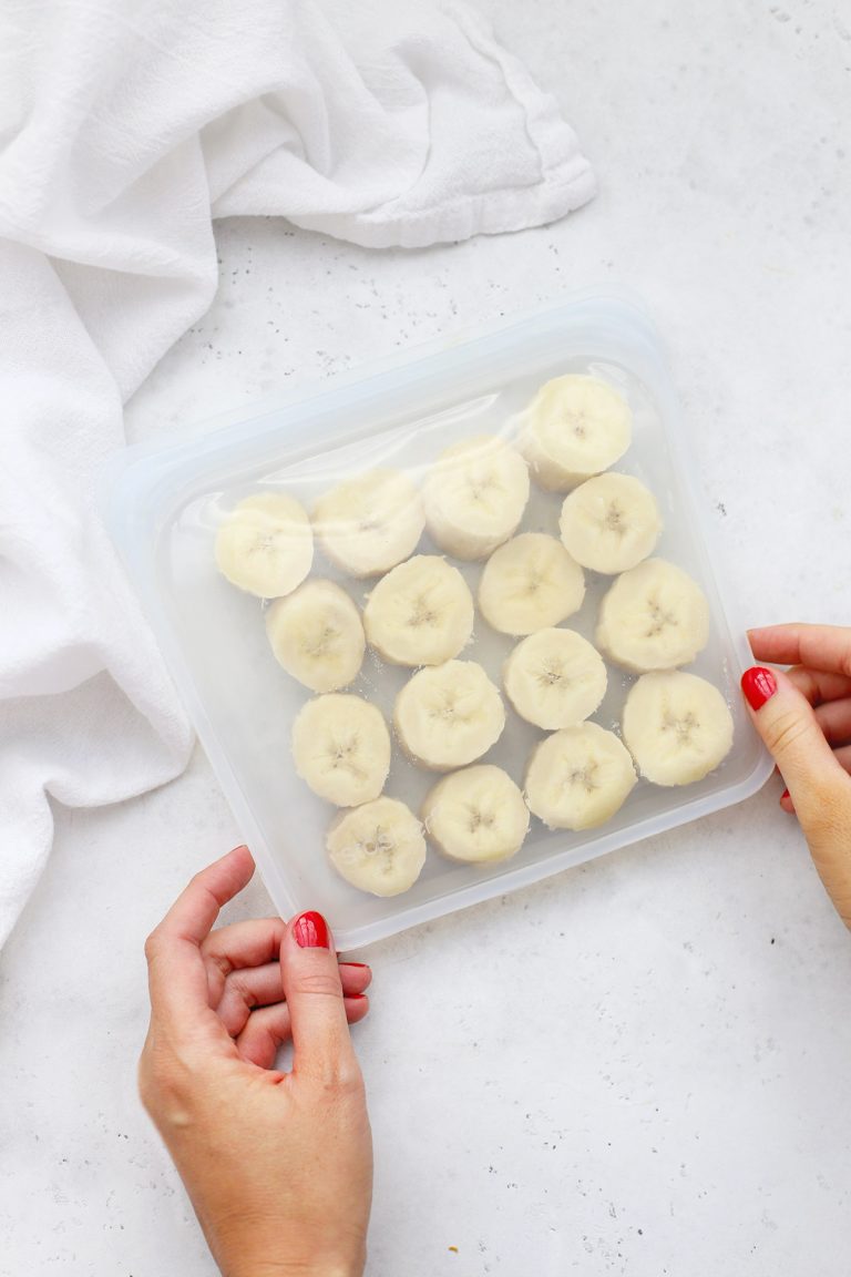 How to Freeze Bananas For Smoothies, Baking & More!