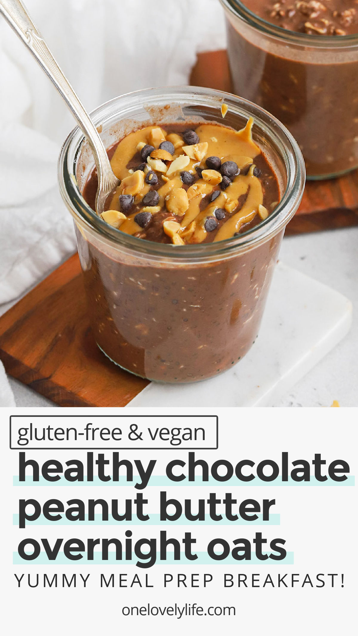 Healthy Chocolate Peanut Butter Overnight Oats - Wake up to a yummy meal prep breakfast with our peanut butter chocolate overnight oats recipe! It's delicious & easy to make in advance. (Gluten-Free, Vegan) / peanut butter overnight oats recipe / healthy breakfast / vegan breakfast / gluten-free breakfast / make ahead breakfast / grab and go breakfast / chocolate peanut butter oatmeal / chocolate peanut butter overnight oats without yogurt / chocolate peanut butter banana overnight oats