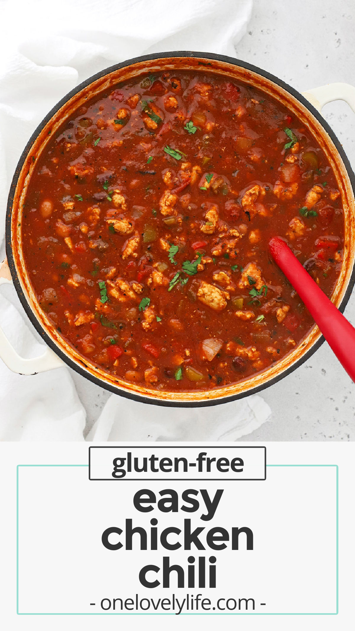 Easy Chicken Chili - this easy ground chicken chili recipe is FULL of bold flavor in every bite. It's packed with lean protein, and freezes like a dream! // the best ground chicken chili // high protein chili / easy chili recipe / low fat chili recipe / gluten free chili / chili with ground chicken / chili with chicken / healthy chicken chili / healthy chili recipe