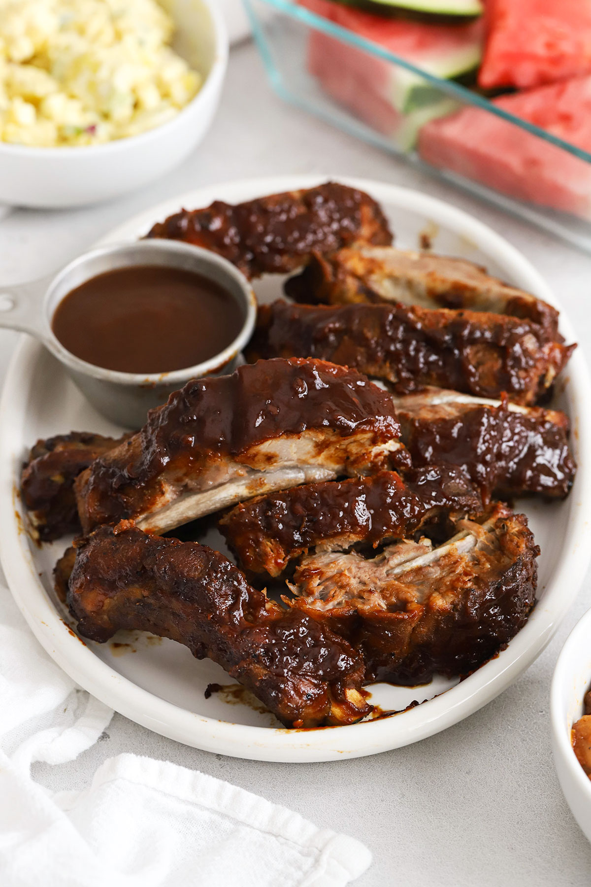 tender slow cooker ribs with barbecue sauce